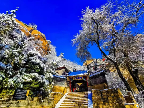 区文明安全旅游倡议书冰球突破千山风景名胜(图1) 区文明安全旅游倡议书冰球突破千山风景名胜(图1)