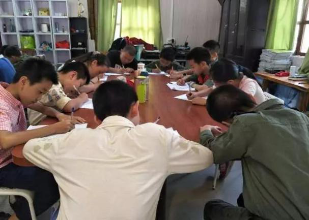 中的亲子游学中得到全面提升冰球突破少儿财商可在玩学(图4)